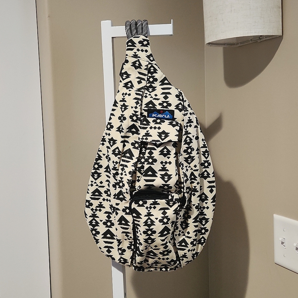 KAVU MINI ROPE CROSSBODY SLING BAG, cream & black aztec NWT